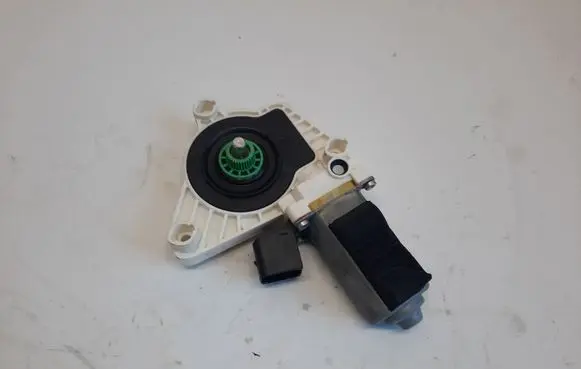 Mercedes-Benz CLA C117 X117 W117 Front door window regulator motor A55383110