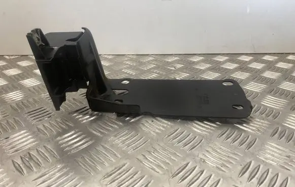 BMW 3 E90 E91 Radiator mount bracket 7117812