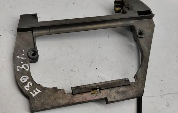 BMW 5 E39 Rear door exterior handle/bracket 51228236645 8236645