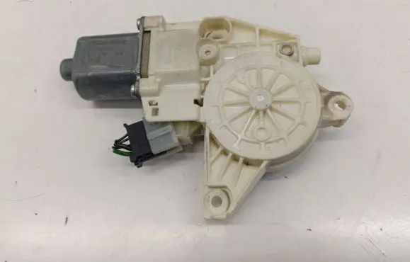 Mercedes-Benz C W204 Front door window regulator motor A2048200142