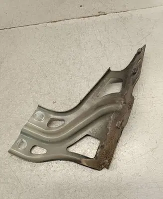 Audi Q3 8U Fender mounting bracket 261613 8U0821136