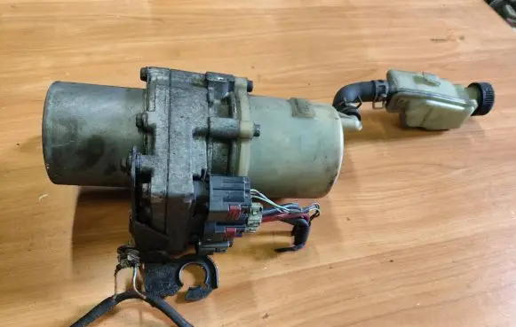 Mazda 3 I Power steering pump