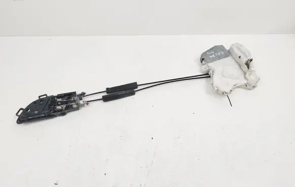 Honda CR-V Front door lock 0447