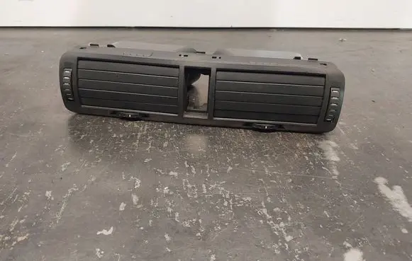 Skoda Superb B5 (3U) Dash center air vent grill 3U0820951B
