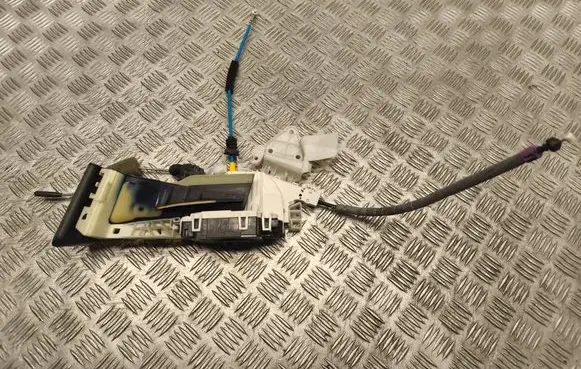 Mercedes-Benz E W212 Front door lock A2047201835