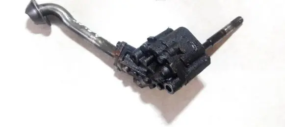 Volkswagen PASSAT B5 Oil pump 058115153