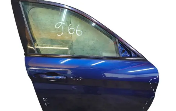 Alfa Romeo Giulia Front door