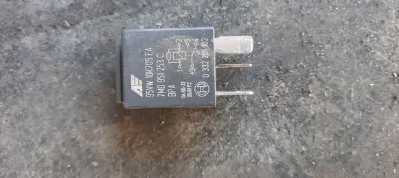 Volkswagen Transporter - Caravelle T5 Relay mounting block 95VW10K705EA 7M0951253C 0332201102