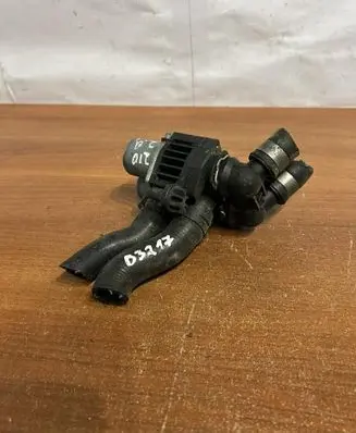 Mercedes-Benz E W210 Coolant heater control valve 0018307784 D3217