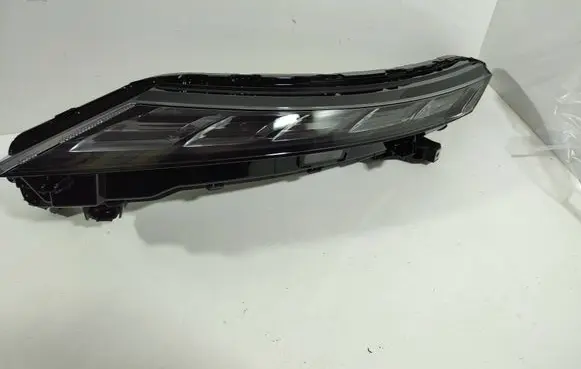 Mitsubishi Outlander IV Headlight/headlamp 8310A043