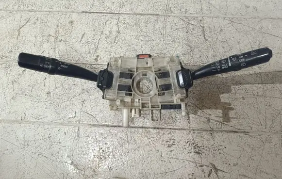 Subaru Impreza II Wiper turn signal indicator stalk/switch 83111FE27