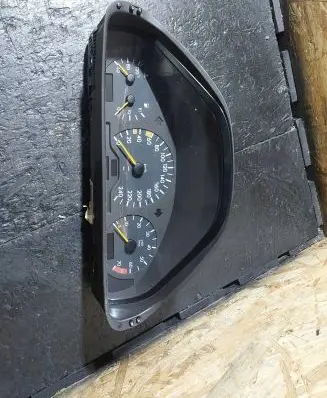 Mercedes-Benz E AMG W210 Speedometer (instrument cluster) 2105401147