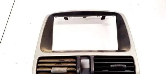Honda CR-V Dash center air vent grill 