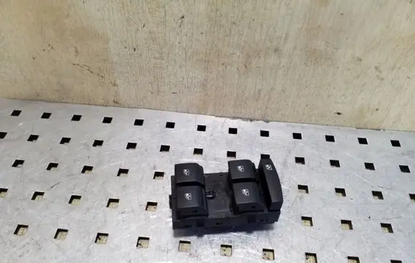Opel Zafira C Electric window control switch 13305009