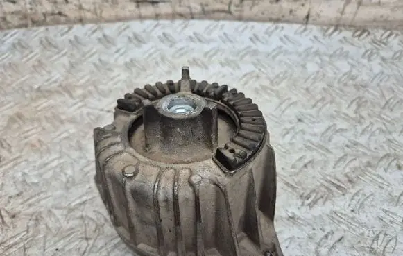 Mercedes-Benz E W212 Engine mount bracket A2122406717