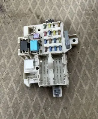 Mazda 6 Fuse module