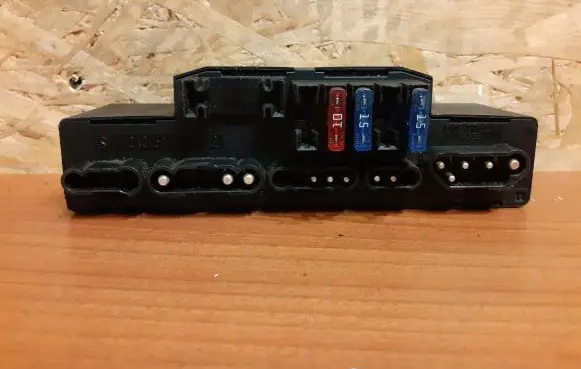 Mercedes-Benz E W210 Fuse module 1306 A2105400372