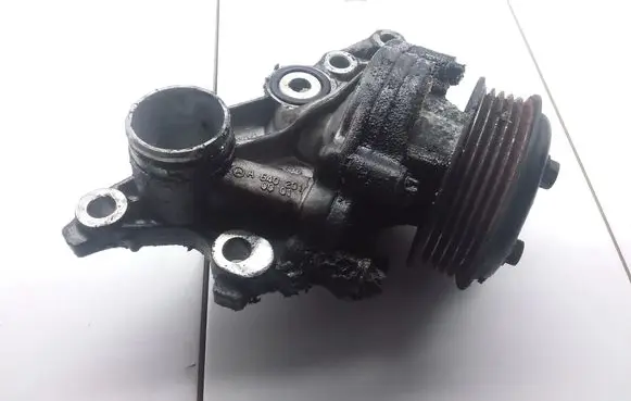 Mercedes-Benz A W169 Water pump A6402010001