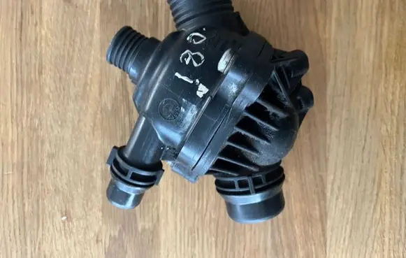 Thermostat/thermostat housing