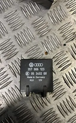 Volkswagen PASSAT B3 Other relay 357906123