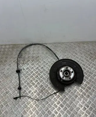 Land Rover Discovery 4 - LR4 Rear wheel hub