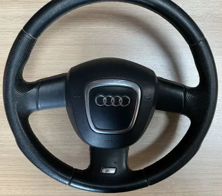 Audi A3 S3 8P Steering wheel