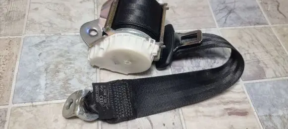 Audi A3 S3 8P Rear seatbelt 8P3857805B 33041596