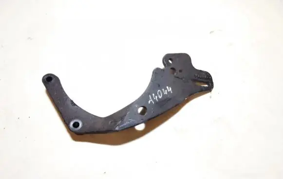 Volkswagen Golf III Engine mounting bracket