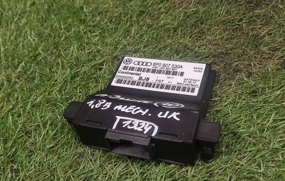 Audi A3 S3 A3 Sportback 8P Gateway control module 8P0907530A 1K0907951