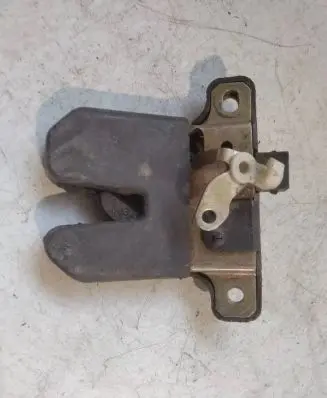 Audi A4 S4 B5 8D Tailgate/trunk/boot lock/catch/latch 8D5827505N 6927505