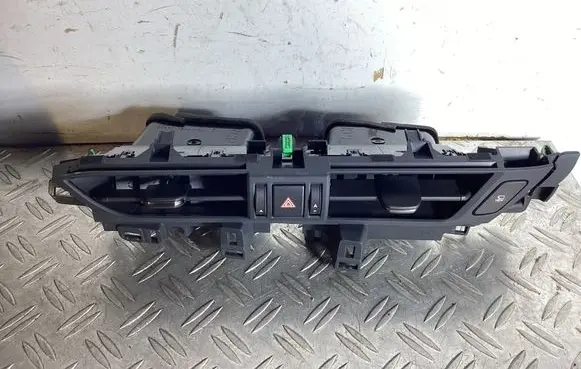 Lexus NX Dash center air vent grill 5567078040