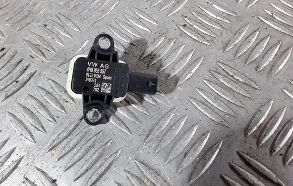 Audi A6 S6 C7 4G Airbag deployment crash/impact sensor 4H0955557 0622RB4