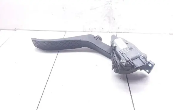 Volkswagen Touareg I Accelerator throttle pedal 7L0723507D 6PV00802624