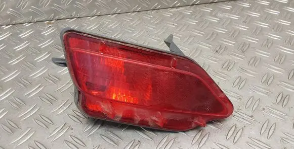 Toyota RAV 4 (XA40) Rear fog light 