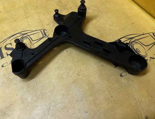 Audi TT TTS RS Mk3 8S Air filter cleaner box bracket assembly 8S0129671