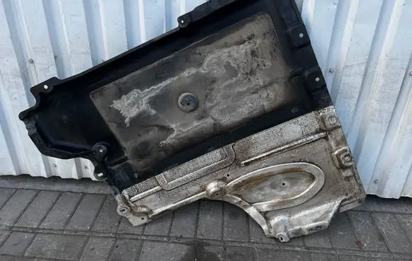 Mercedes-Benz GLC X253 C253 Engine splash shield/under tray A2535200423