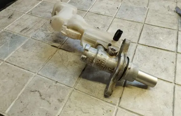 Nissan Qashqai Master brake cylinder 0204Y24278