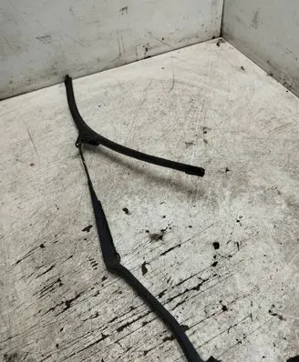 Toyota RAV 4 (XA20) Windshield/front glass wiper blade 