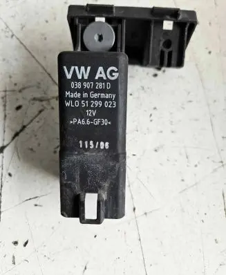 Volkswagen Caddy Glow plug pre-heat relay 038907281D