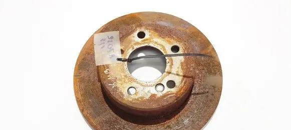 Mercedes-Benz E W210 Rear brake disc neventiliuojamas