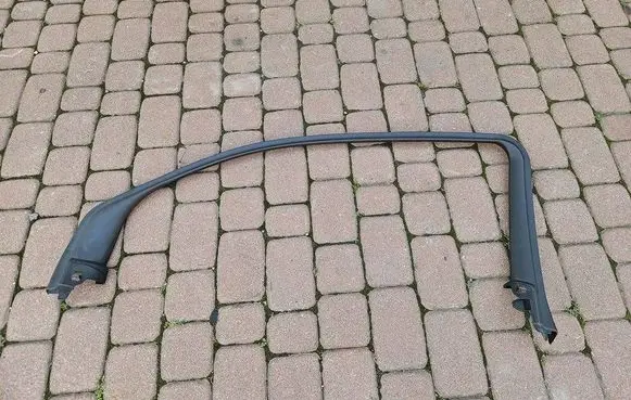 Opel Adam Front door glass trim molding 13351101-