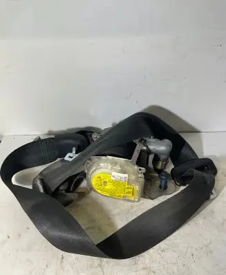 Hyundai i30 Front seatbelt 888102R900