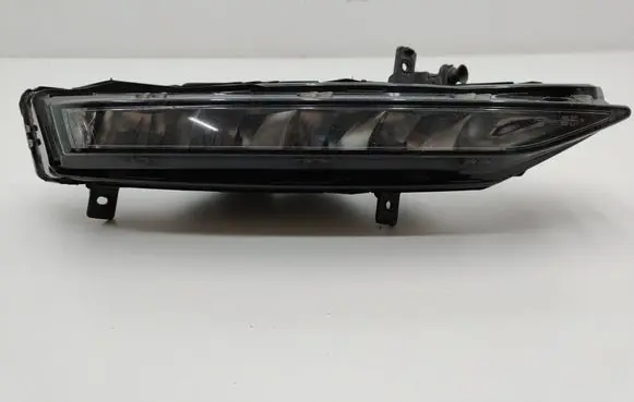 Skoda Superb B8 (3V) Front fog light 3V0941699B