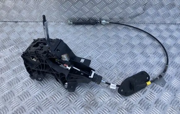 Toyota Aygo X Gear selector/shifter in gearbox 
