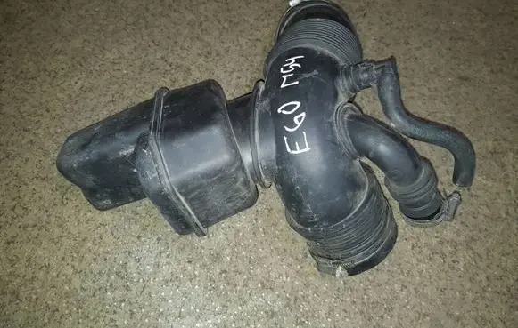BMW 5 E60 E61 Intake resonator 7521035