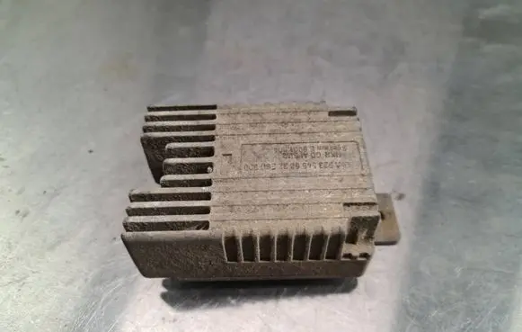 Mercedes-Benz C W203 Coolant fan relay A0235456832