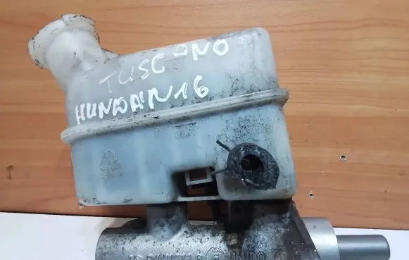 Hyundai Tucson JM Master brake cylinder BM111073B
