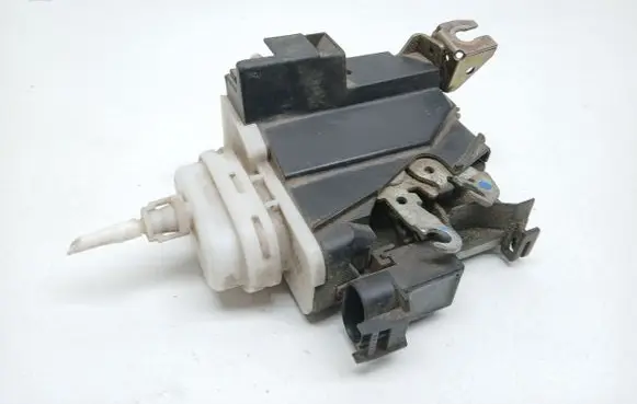 Audi A4 S4 B5 8D Front door lock 8D1837016E