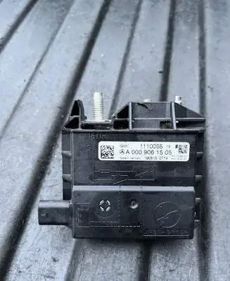Mercedes-Benz C W205 Battery relay fuse A0009061505