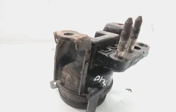 Toyota Corolla E120 E130 Engine mount bracket
